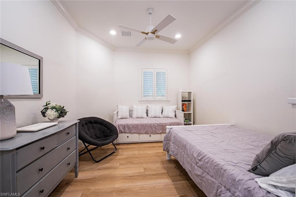 1633 CHINABERRY WAY, NAPLES FL 34105-19