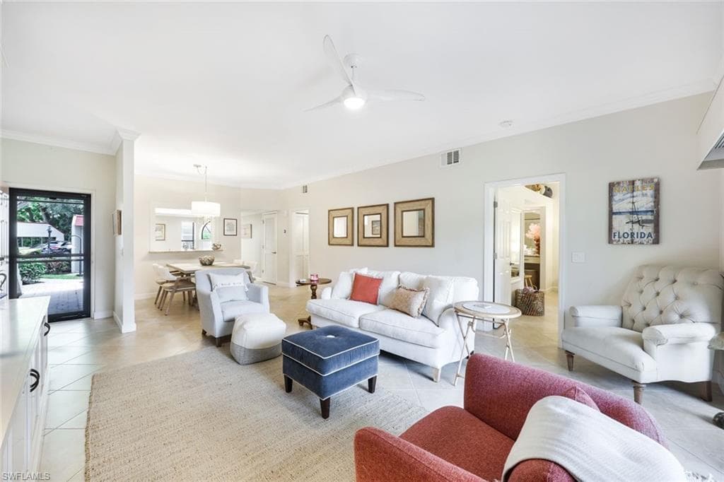 611 Serendipity DR # 611, NAPLES FL 34108-1