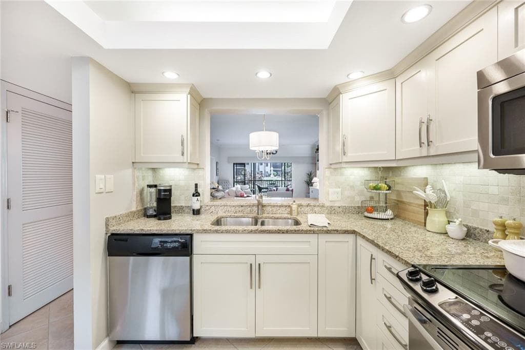 611 Serendipity DR # 611, NAPLES FL 34108-5