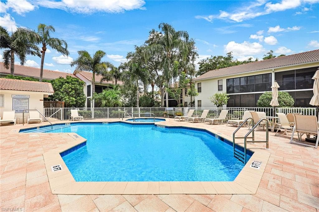 611 Serendipity DR # 611, NAPLES FL 34108-19