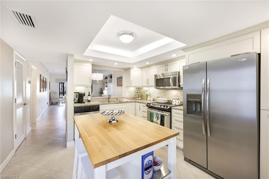 611 Serendipity DR # 611, NAPLES FL 34108-8