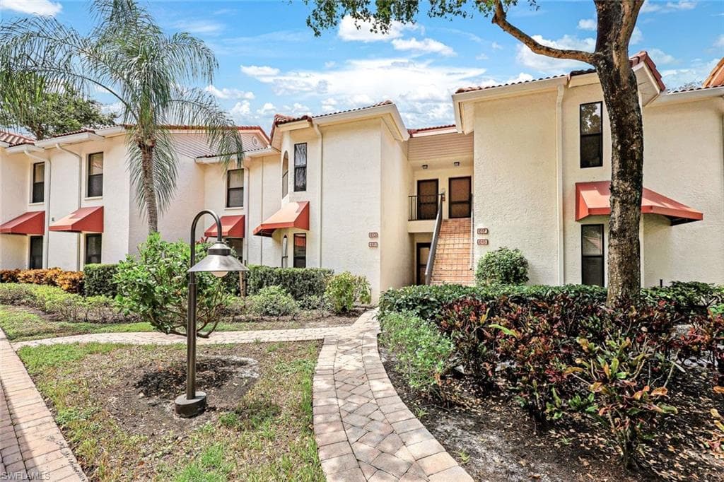 611 Serendipity DR # 611, NAPLES FL 34108-18