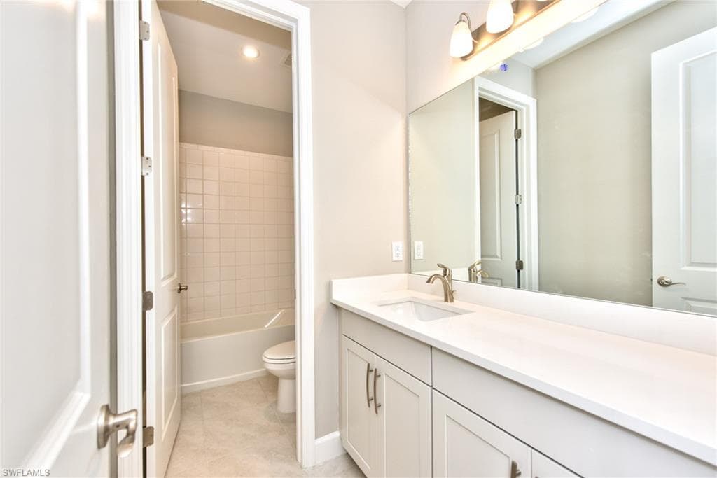 2066 Grove DR, NAPLES FL 34120-17