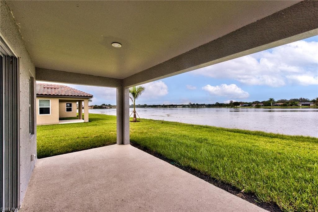 2066 Grove DR, NAPLES FL 34120-20