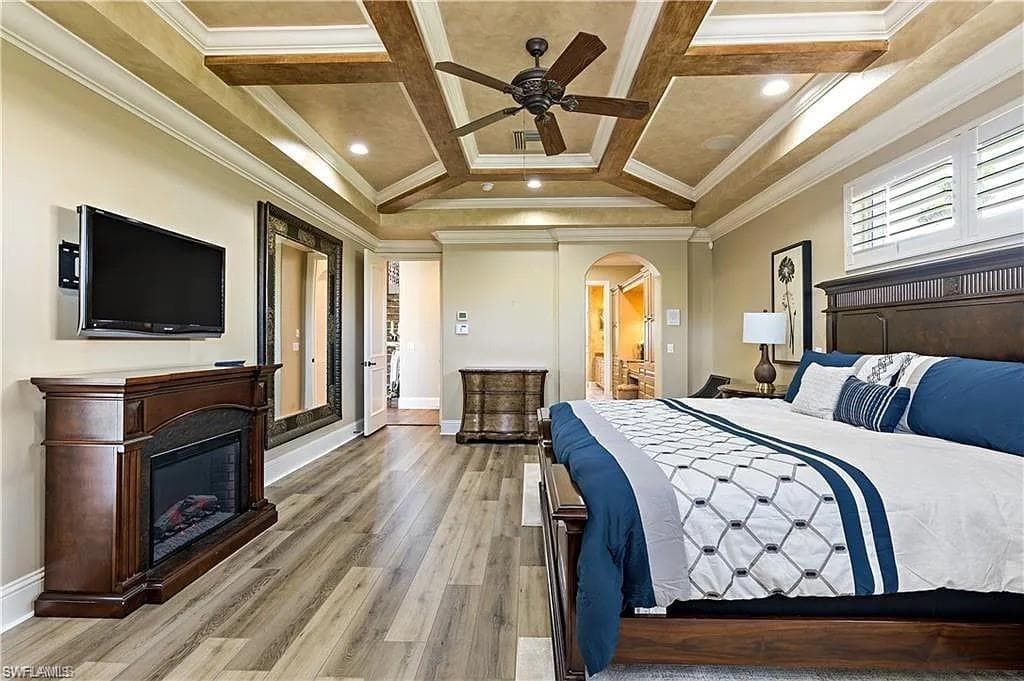 1435 Osprey AVE, NAPLES FL 34102-11