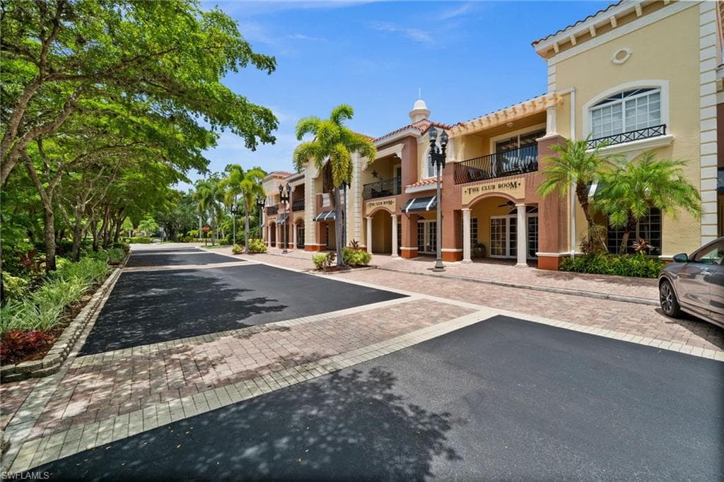 20261 Estero Gardens CIR # 207, ESTERO FL 33928-35