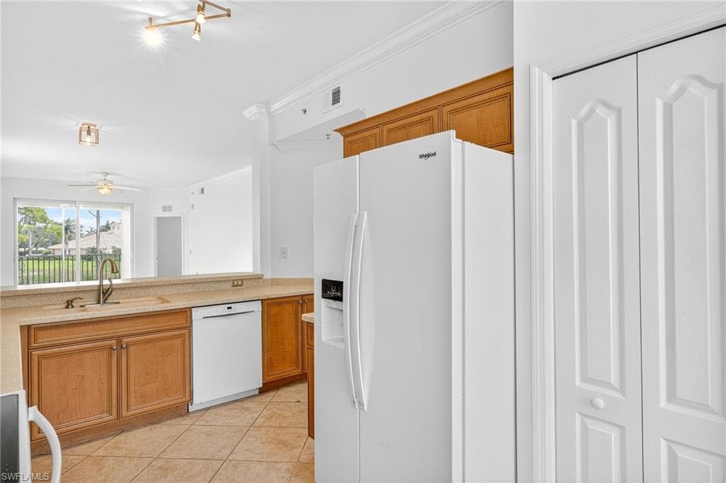 8470 Kingbird LOOP # 1021, ESTERO FL 33967-2