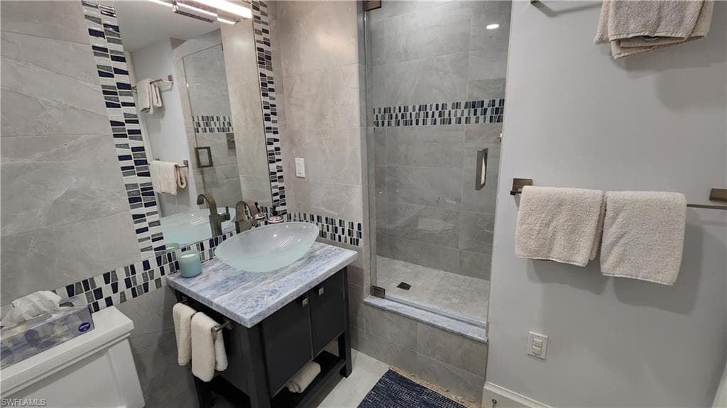 20 Seagate DR # 301, NAPLES FL 34103-8