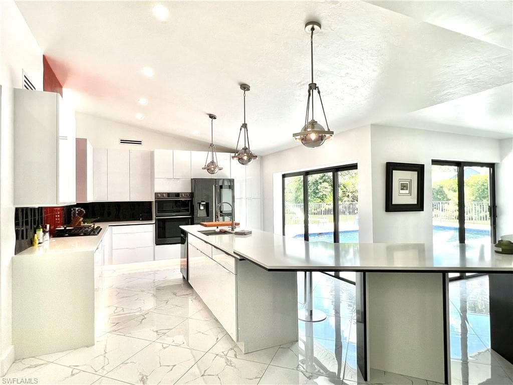 1919 Countess CT, NAPLES FL 34110-5