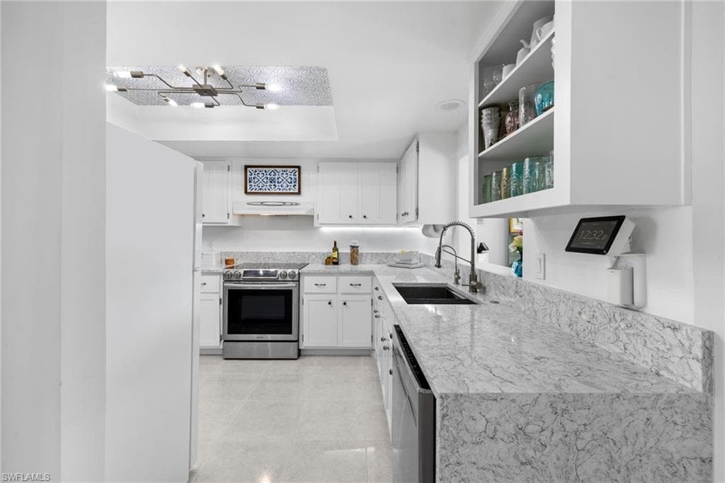 1252 Pompei LN, NAPLES FL 34103-23