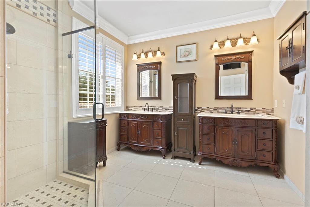 1289 Barrigona CT, NAPLES FL 34119-17