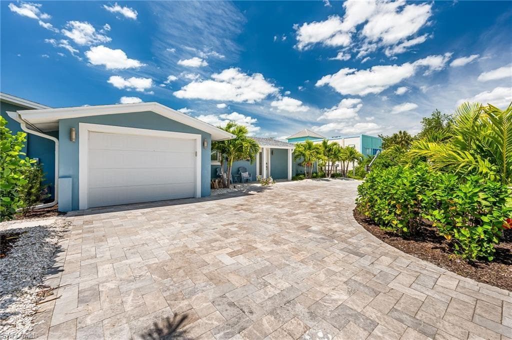 203 1st ST, BONITA SPRINGS FL 34134-2