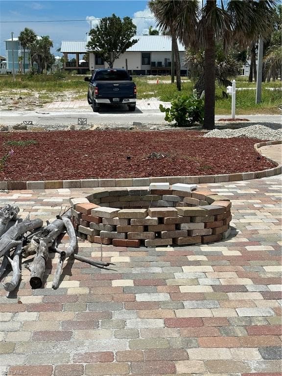 106 Hibiscus DR, FORT MYERS BEACH FL 33931-4