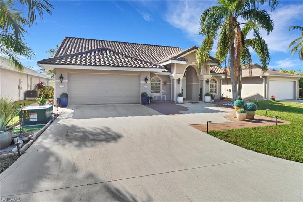 3579 Kent DR, NAPLES FL 34112-2
