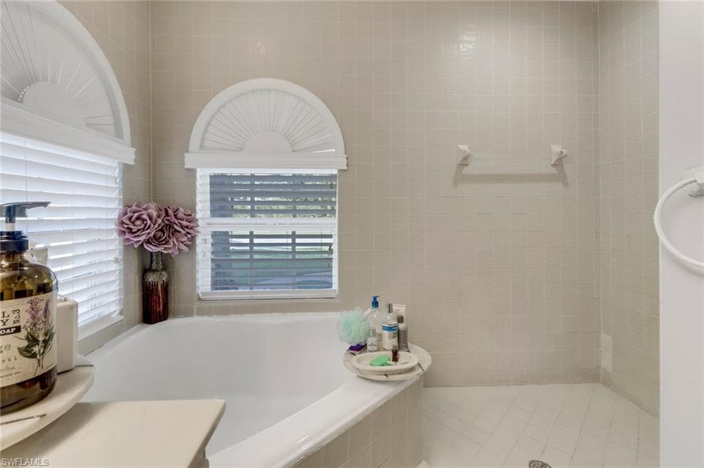 3579 Kent DR, NAPLES FL 34112-17