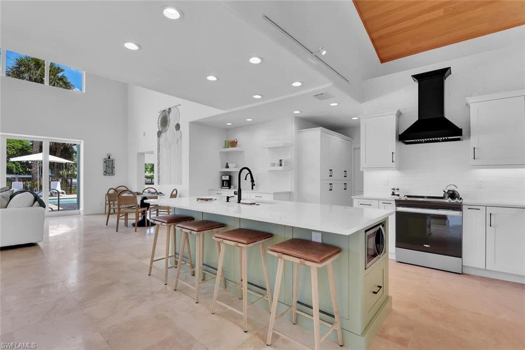 215 Mooring Line DR, NAPLES FL 34102-17