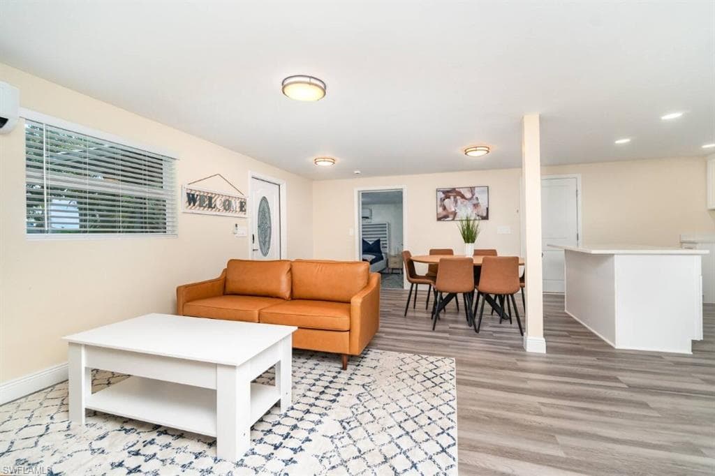 203 Kingston DR, FORT MYERS FL 33905-6