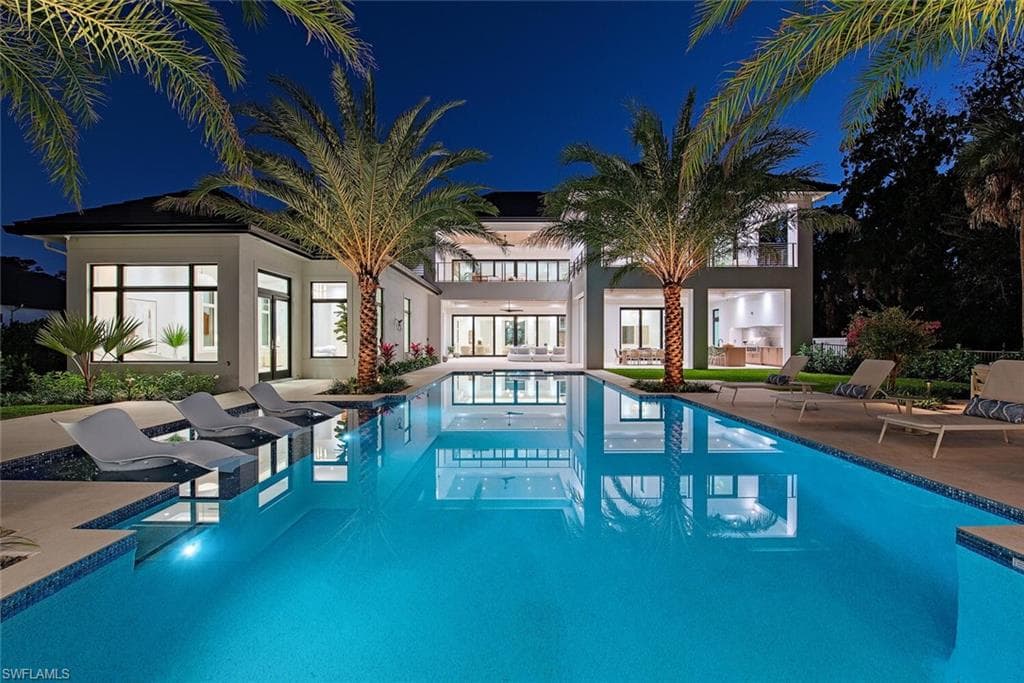 2145 Coach House LN, NAPLES FL 34105-1
