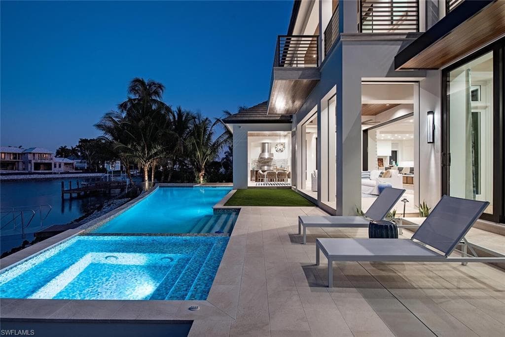 3163 Gin LN, NAPLES FL 34102-22