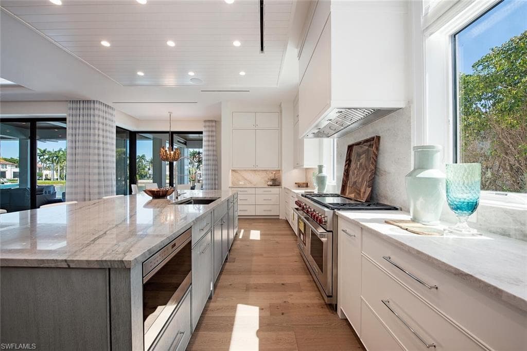 3163 Gin LN, NAPLES FL 34102-6