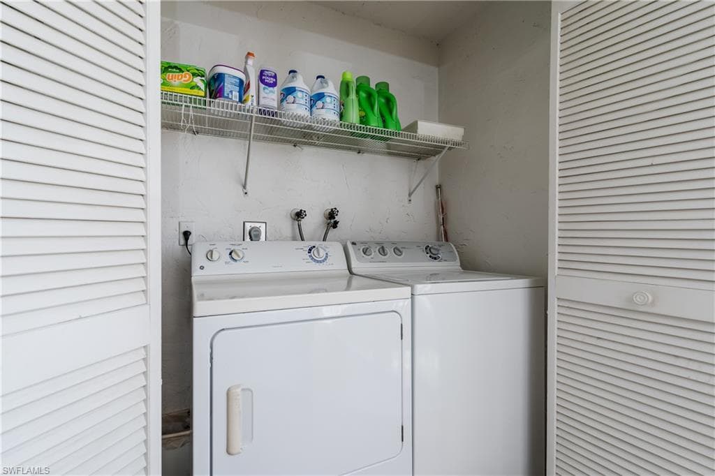 5515 Rattlesnake Hammock RD # 205, NAPLES FL 34113-5