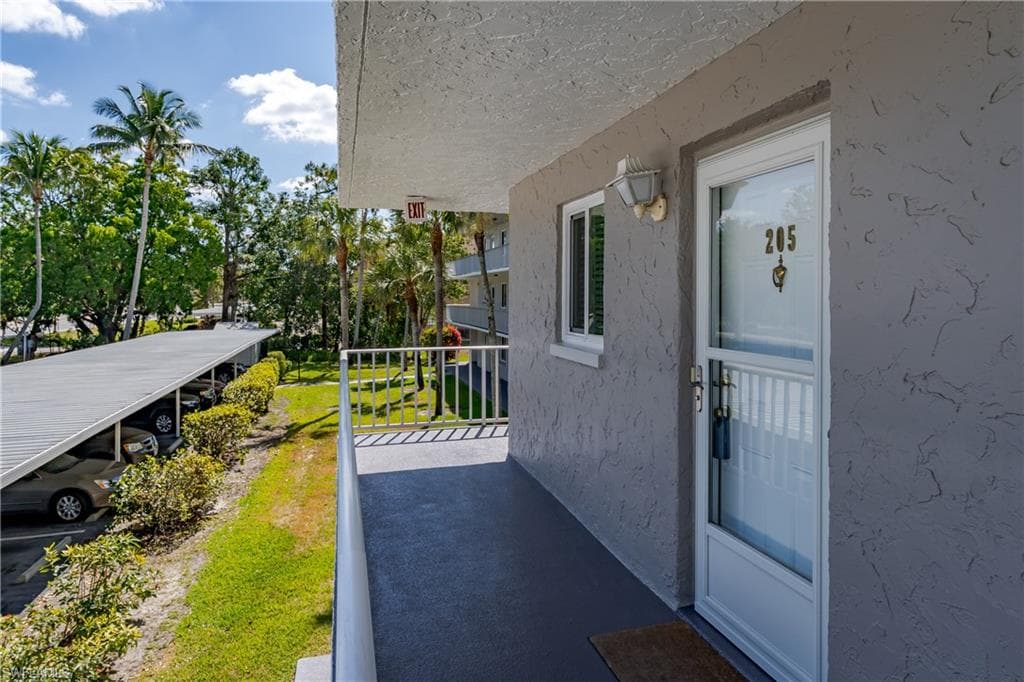 5515 Rattlesnake Hammock RD # 205, NAPLES FL 34113-2