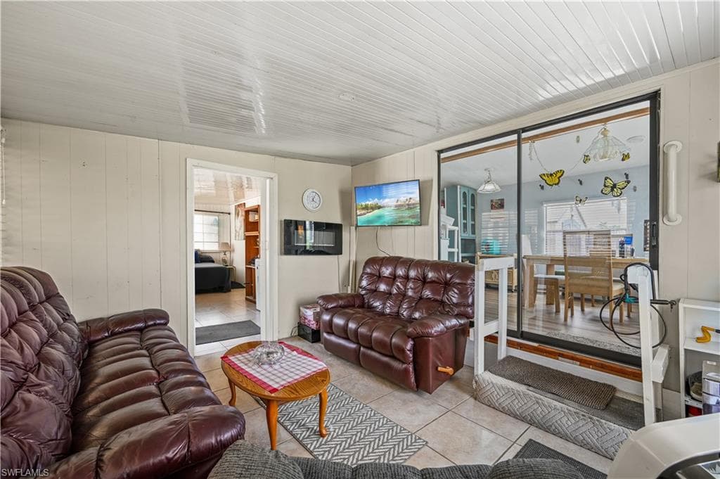 11641 Cardiff DR, FORT MYERS FL 33908-10