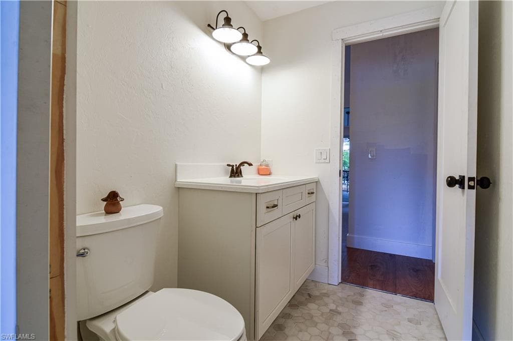 4225 Prestwick CT, NORTH FORT MYERS FL 33903-37