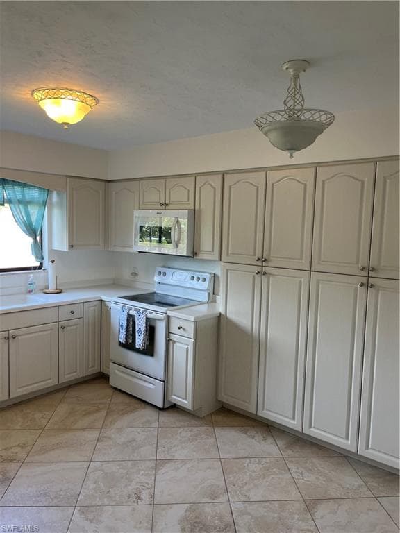 819 Palm View DR # 17, NAPLES FL 34110-5
