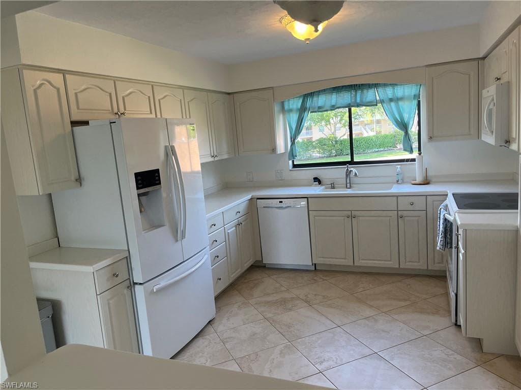819 Palm View DR # 17, NAPLES FL 34110-4