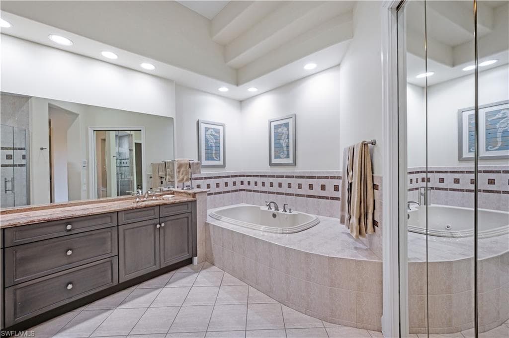 3019 Lancaster DR # 2, NAPLES FL 34105-23