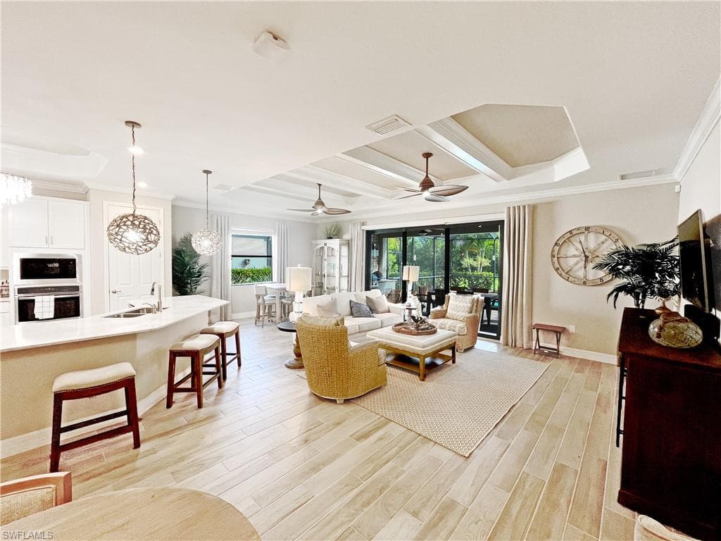 1975 Mustique ST, NAPLES FL 34120-6