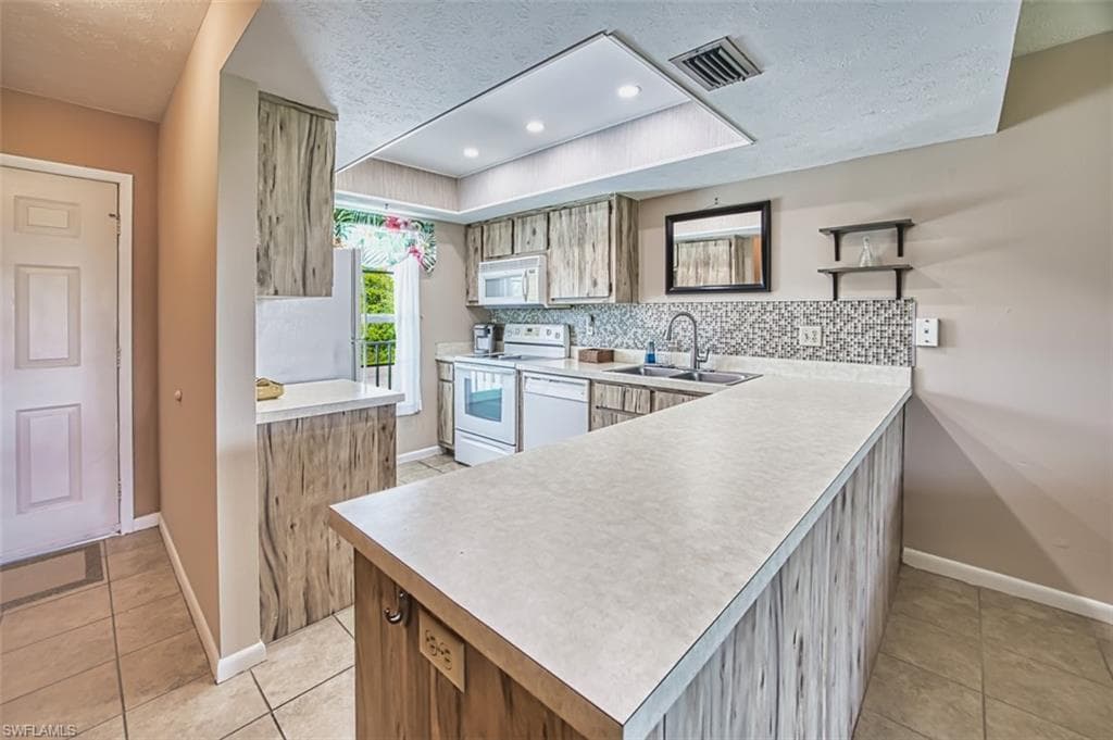 16001 Dublin CIR # 203, FORT MYERS FL 33908-14