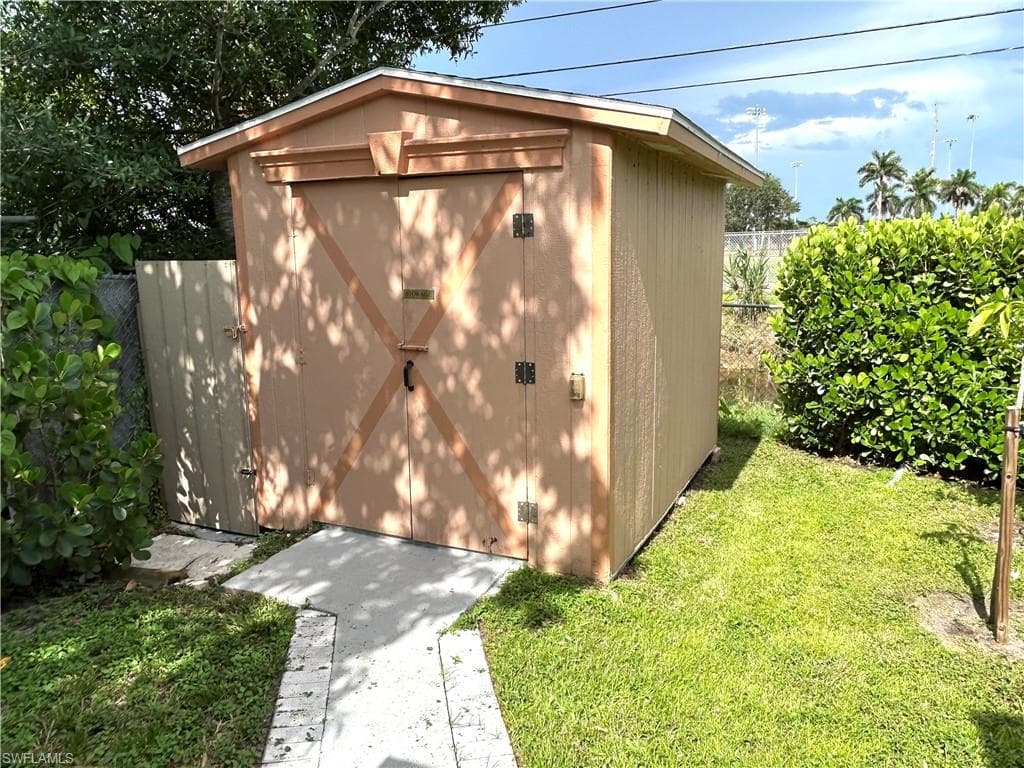 5364 Texas AVE, NAPLES FL 34113-21