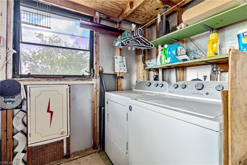 9231 Caloosa DR, NORTH FORT MYERS FL 33903-26