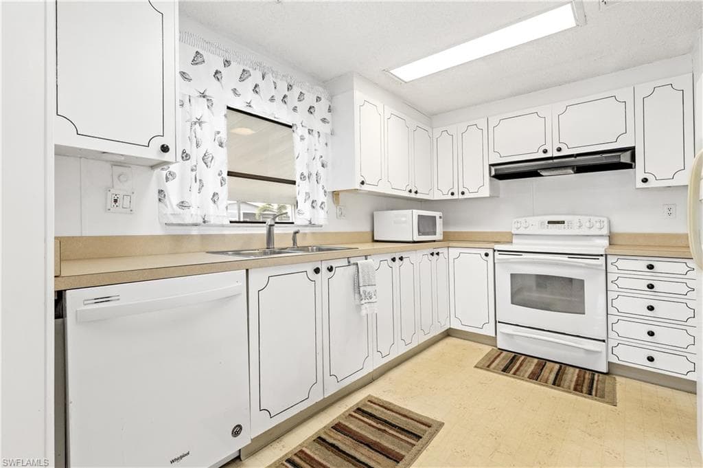 9231 Caloosa DR, NORTH FORT MYERS FL 33903-11