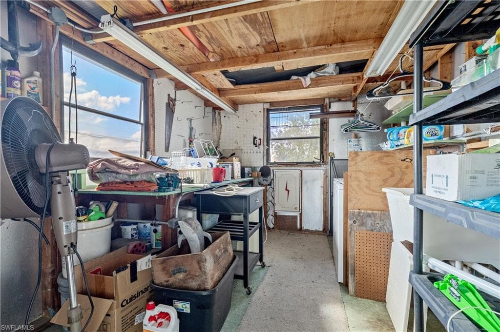 9231 Caloosa DR, NORTH FORT MYERS FL 33903-24