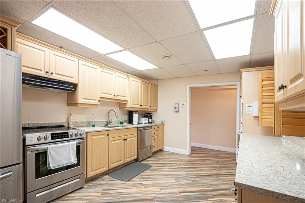 15435 Cedarwood LN # 304, NAPLES FL 34110-33