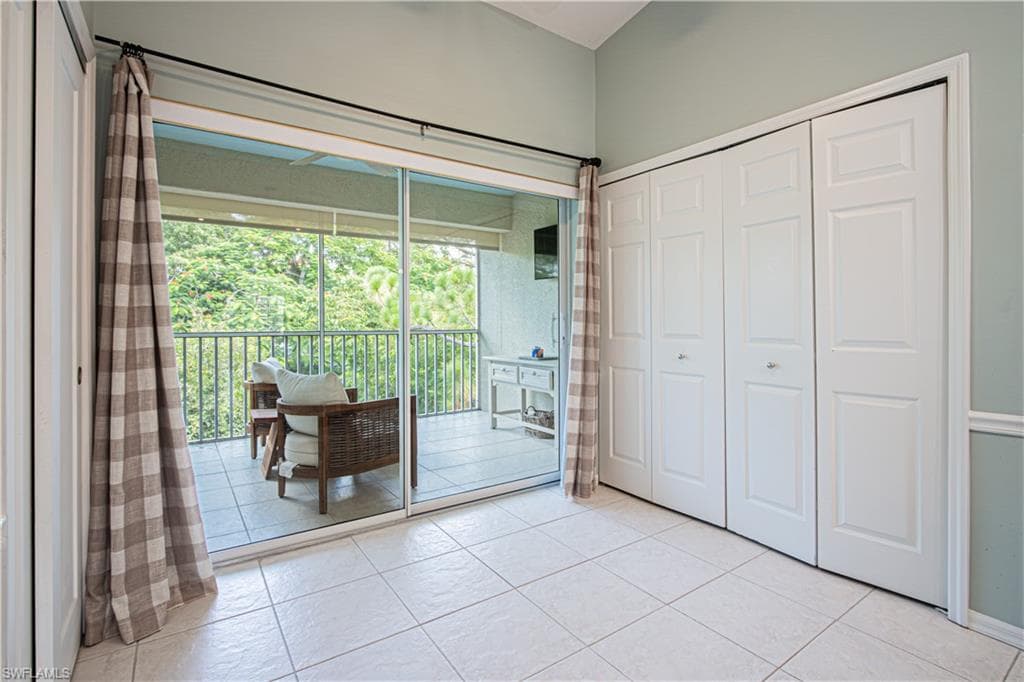 15435 Cedarwood LN # 304, NAPLES FL 34110-14