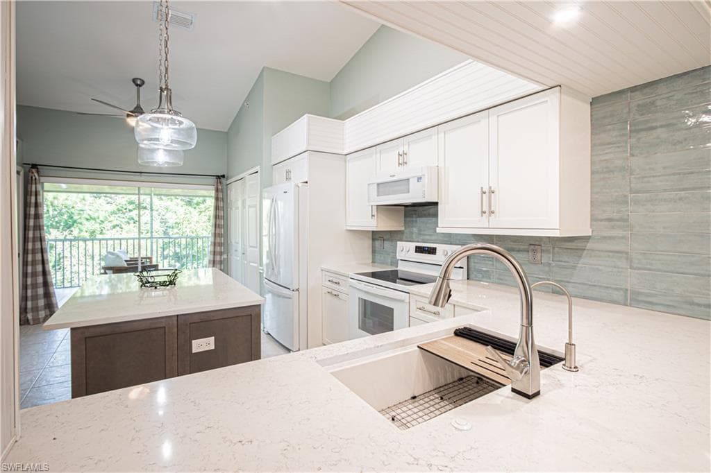 15435 Cedarwood LN # 304, NAPLES FL 34110-7