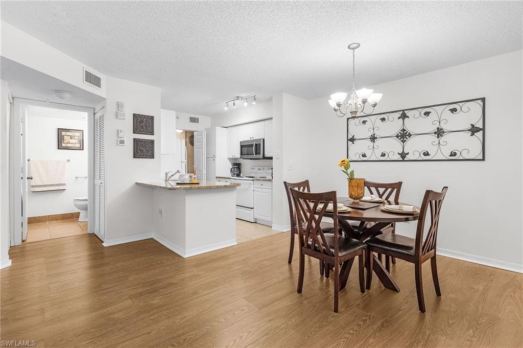 8920 Colonnades CT E 524-5