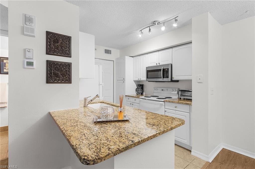 8920 Colonnades CT E 524-3