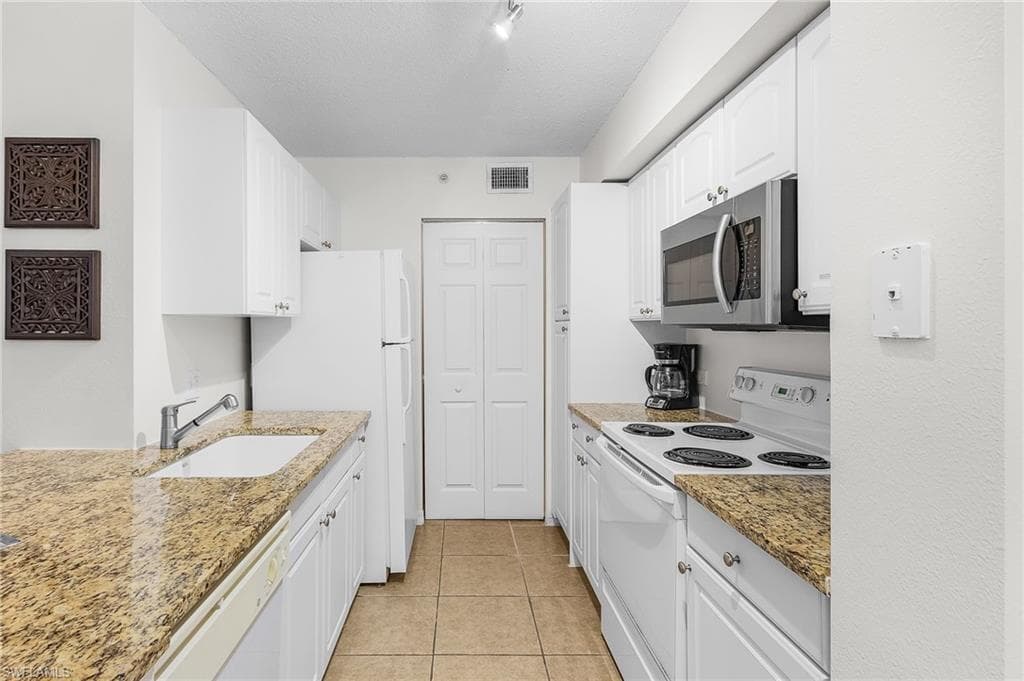 8920 Colonnades CT E 524-7