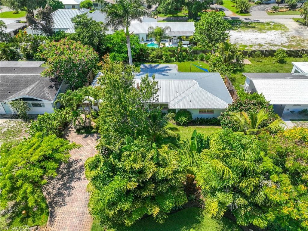 1304 Milano DR, NAPLES FL 34103-33