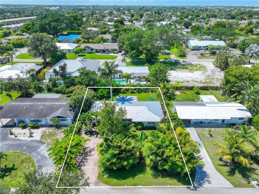 1304 Milano DR, NAPLES FL 34103-30