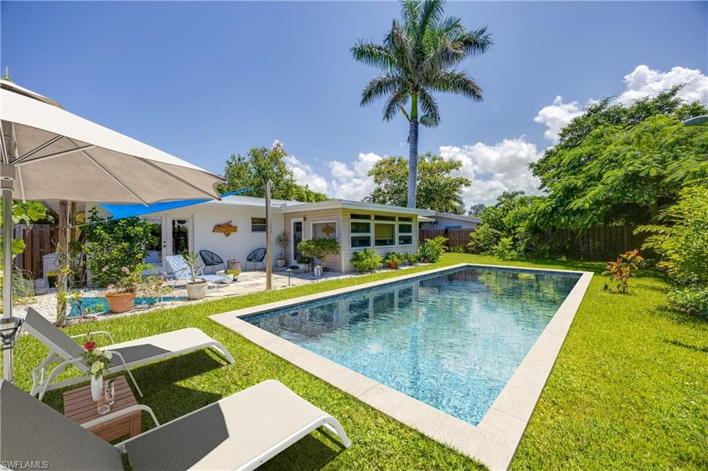 1304 Milano DR, NAPLES FL 34103-20