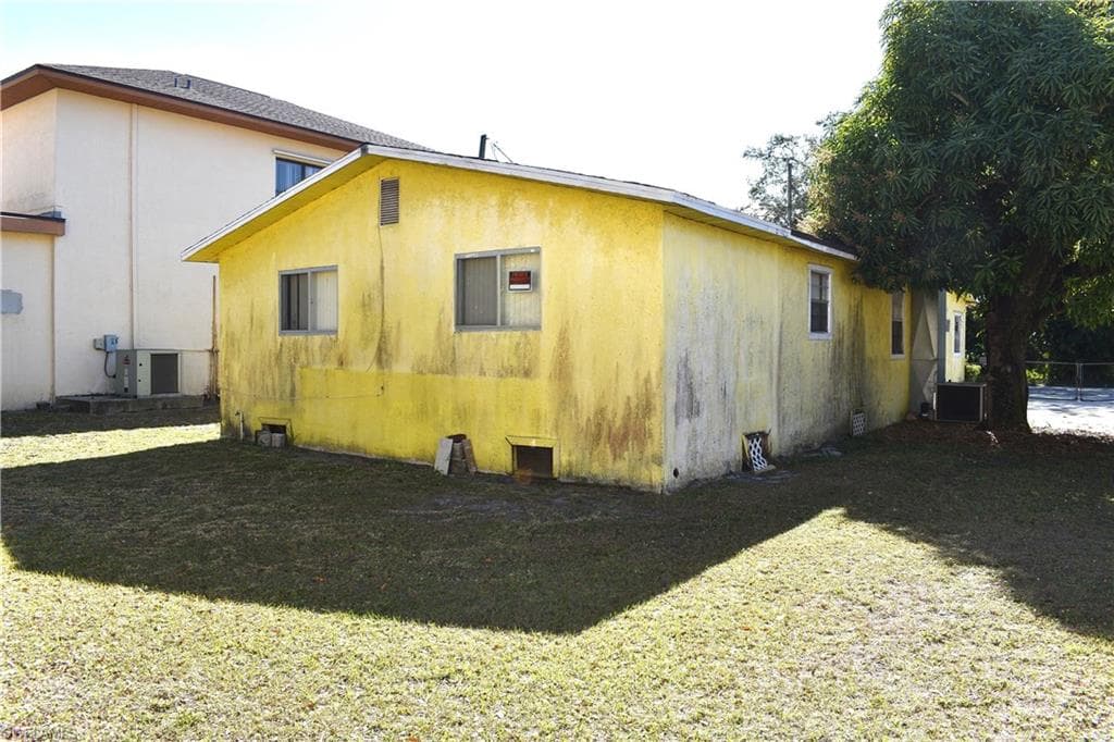 2849 Price AVE, FORT MYERS FL 33916-14