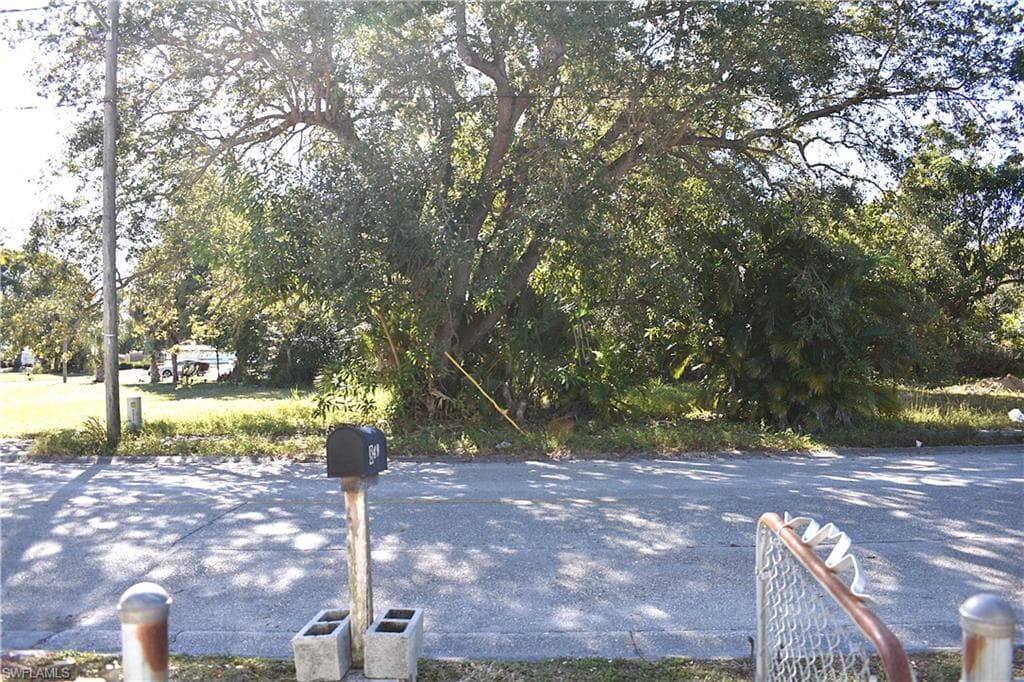 2849 Price AVE, FORT MYERS FL 33916-3
