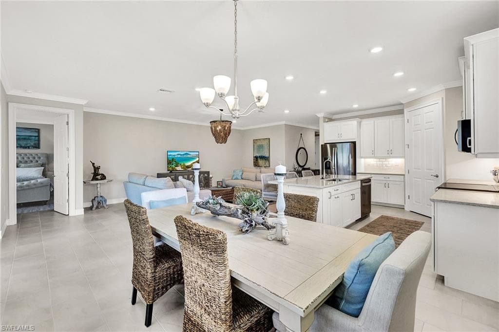 267 Tamarindo LN, NAPLES FL 34114-4