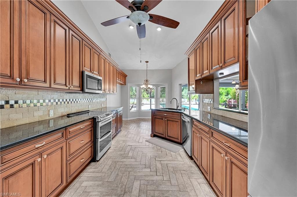 6163 Briarwood TER, FORT MYERS FL 33912-15